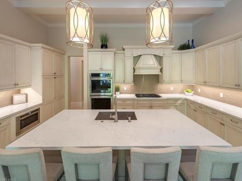 2289 Residence Cir, Naples FL 34105-3084 exterior