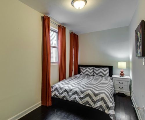 2529 Charleston St, Chicago IL 60647-4111 exterior