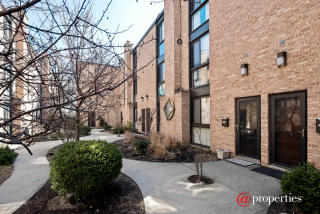 3012 Waterloo Ct, Chicago IL  60657-5780 exterior