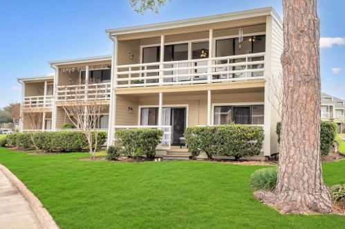 17 April Pt Dr, Montgomery TX 77356-8873 exterior