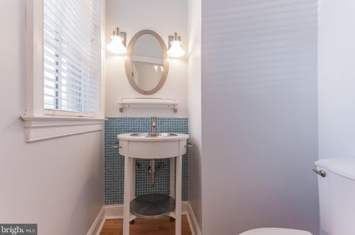 927 2nd St, Philadelphia PA 19122-0033 exterior