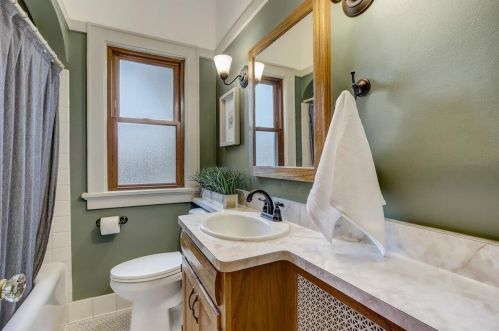 203 88, Milwaukee WI 53226-4616 exterior