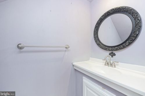 7017 Glenloch St, Philadelphia PA 19135-2223 exterior