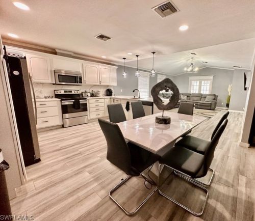 754 105 Ave, Naples FL 34108-1842 exterior