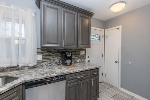 6045 Lincoln Crk Dr, Milwaukee WI 53218-4938 exterior