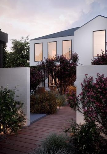 2026 Frd St, Austin TX 78704-3344 exterior