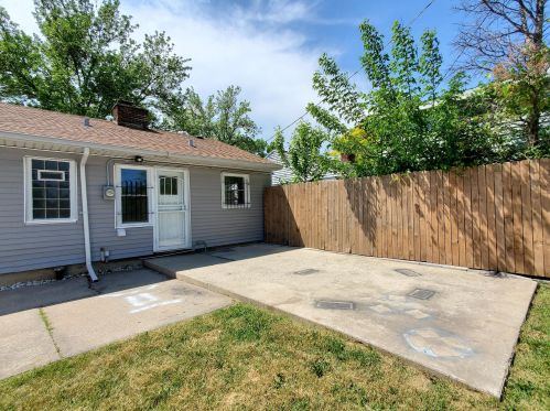 3746 61, Milwaukee WI 53216-2150 exterior