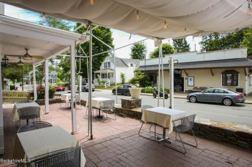 15 Franklin St, Lenox MA 01240-2304 exterior