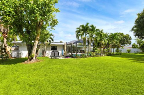 2910 Cates Cir, Fort Pierce FL  34952-5812 exterior