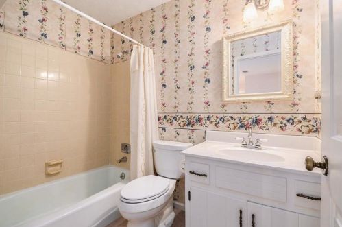 4092 Gladney Dr, Atlanta GA 30340-4720 exterior