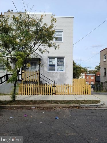 4206 Edson Pl, Washington, DC 20019-8022