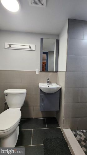 1912 19th St, Philadelphia PA  19145-2812 exterior