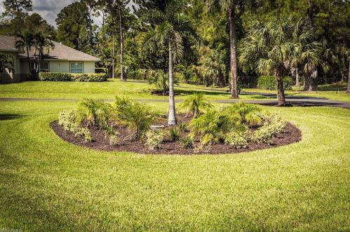 131 25th St, Naples, FL 34120-1833