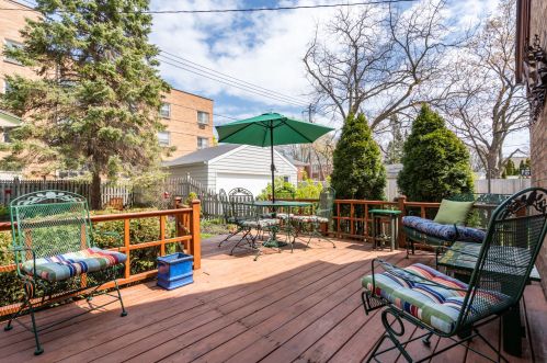 906 Mdw Pl, Milwaukee WI 53217-5737 exterior