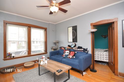 1609 Grace St, Chicago, IL 60613-2709