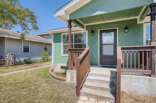 1103 Brass St, Austin TX  78702-3026 exterior