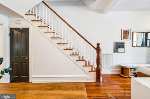 240 Fairmount Ave, Philadelphia PA  19123-2928 exterior