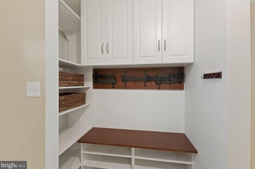 1615 10 St, Arlington VA 22204-4768 exterior