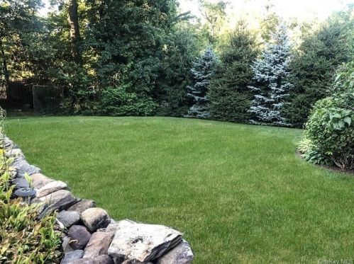 345 Svahn Dr, Valley Cottage NY 10989-1608 exterior