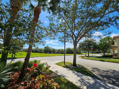 2125 Glen Ridge Dr, Fort Pierce FL  34952-8023 exterior