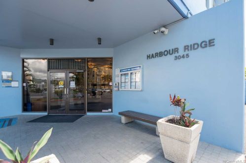 3045 Ala Napuaa Pl, Honolulu HI 96818-2792 exterior