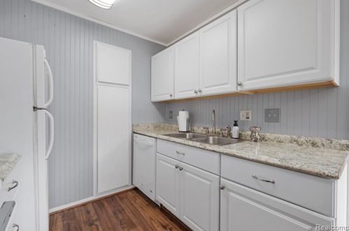 405 Rockwell St, Fenton MI 48430-2341 exterior