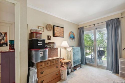 1201 Oakwood Ct, Rochester MI 48307-2539 exterior