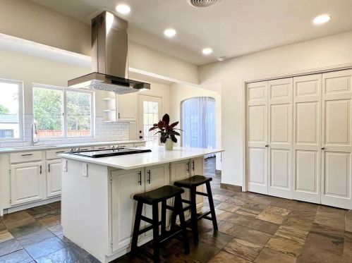 1528 Bella Vista Dr, Dallas TX  75218-3509 exterior