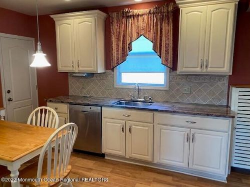 88 Memorial Pkwy, Atlantic Highlands NJ  07716-1438 exterior