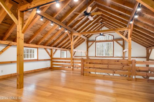 7 Cobb Is Dr, Greenwich CT 06830-7244 exterior