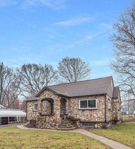 511 West St, Three Rivers, MI 49093-2358