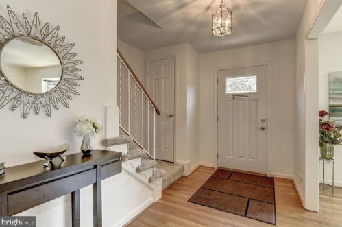 1214 Colonial Rd, Mc Lean VA  22101-2914 exterior