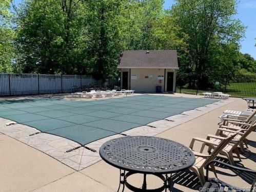 4 Spice Hill Dr, Wallingford CT  06492-4338 exterior