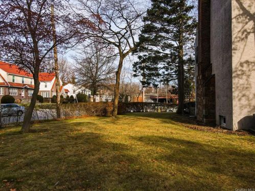 2 Lenox Ave, Mount Vernon NY 10552-2407 exterior