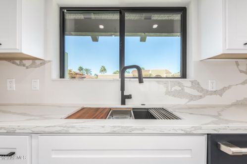 6111 31st Pl, Phoenix AZ  85016-2303 exterior