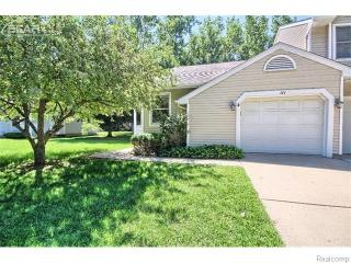 141 Meadow Pointe Dr, Fenton, MI 48430-1401