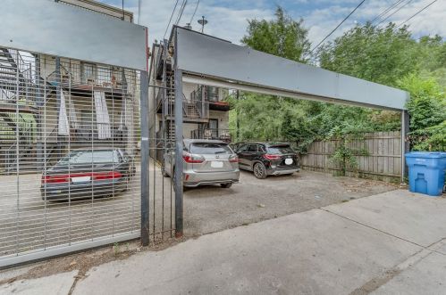 719 41st St, Chicago IL 60653-2805 exterior