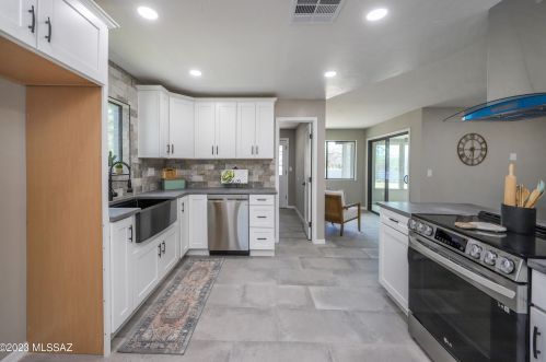 11100 Glenn St, Tucson AZ  85749-8845 exterior