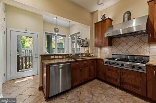 709 Capitol St, Washington DC 20003-1711 exterior