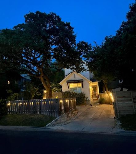 2011 6th St, Austin TX  78704-3473 exterior