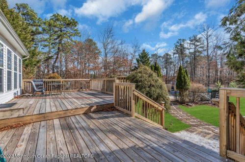 33 Jefferson Ct, Jackson Twp NJ  08527-5159 exterior