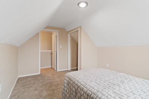 2812 8th St, Milwaukee WI 53215-3933 exterior