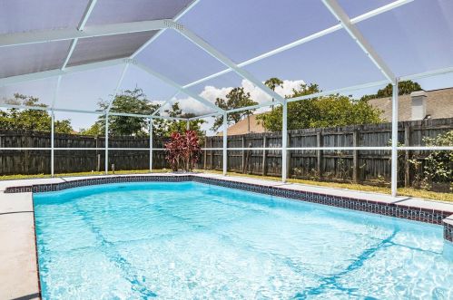 7044 Hollowell Dr, Tampa FL  33634-1089 exterior