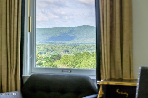 2 Kemble St, Lenox MA 01240-2816 exterior