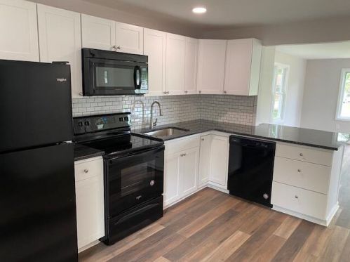 9922 Westnedge Ave, Kalamazoo MI  49002-6857 exterior