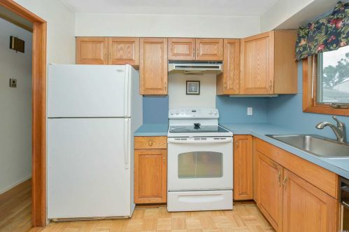 45 Amsterdam Ave, Babylon NY 11704-4921 exterior