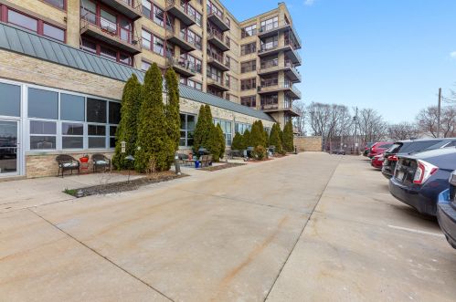 215 Maple St, Milwaukee WI  53204-4047 exterior