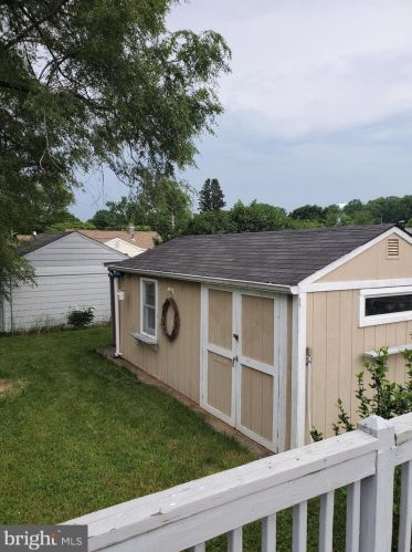 11 Downing Rd, Trenton NJ  08628-3208 exterior