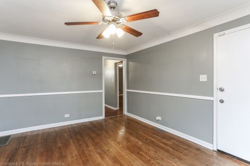 8122 Kingston Ave, Chicago IL 60617-1231 exterior