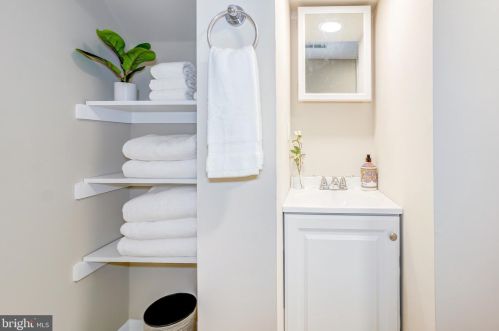 102 Mannakee St, Rockville MD 20850-1914 exterior